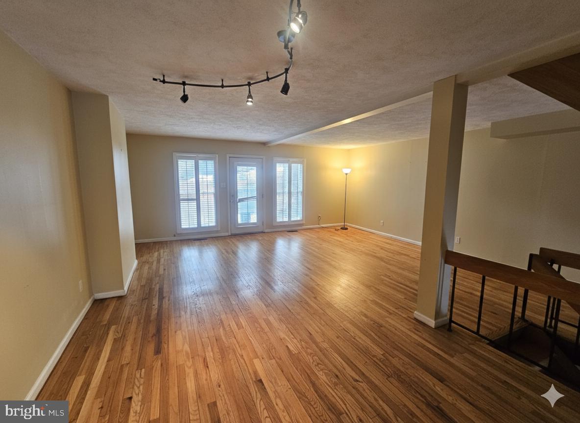 28 Club Lane Reading, PA 19607 - Photo 4 of 22