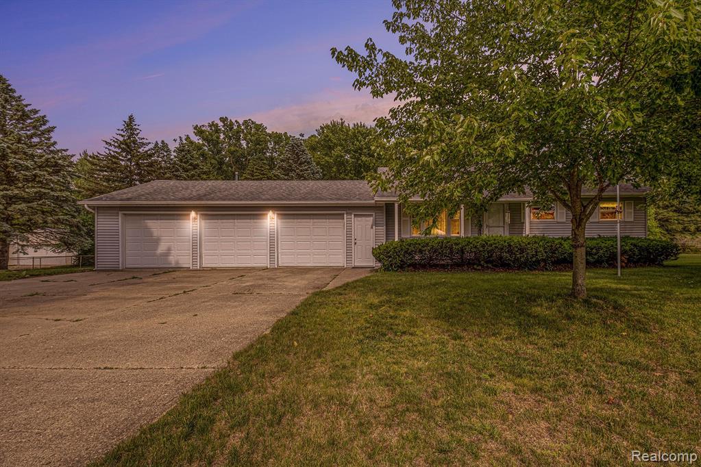 13255 North Horrell Road Fenton, MI 48430 - Photo 5 of 23 Gallery Image 5