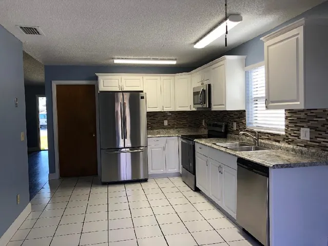 $2,800 | 5890 Southeast Wilsie Drive, Stuart, FL 34997