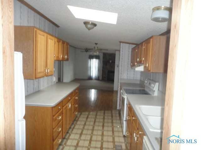 11455 Angola Road Swanton, OH 43558 - Photo 7 of 14 Kitchen.