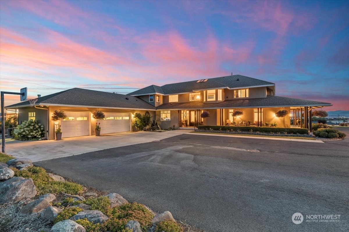 201 Wendt Road Yakima, WA 98901 - Photo 1 of 32 a front view of a house with a yard