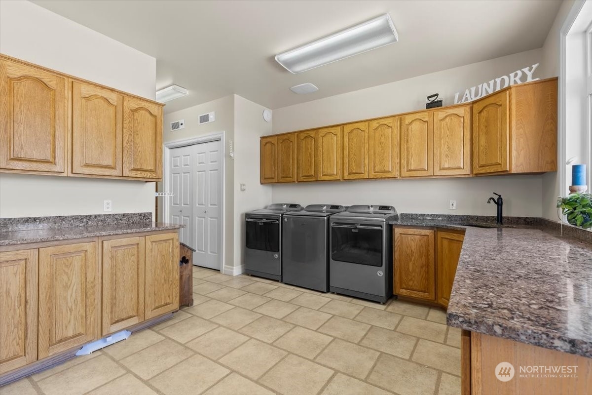 201 Wendt Road Yakima, WA 98901 - Photo 7 of 32 a kitchen with stainless steel appliances granite countertop a stove a sink and a microwave