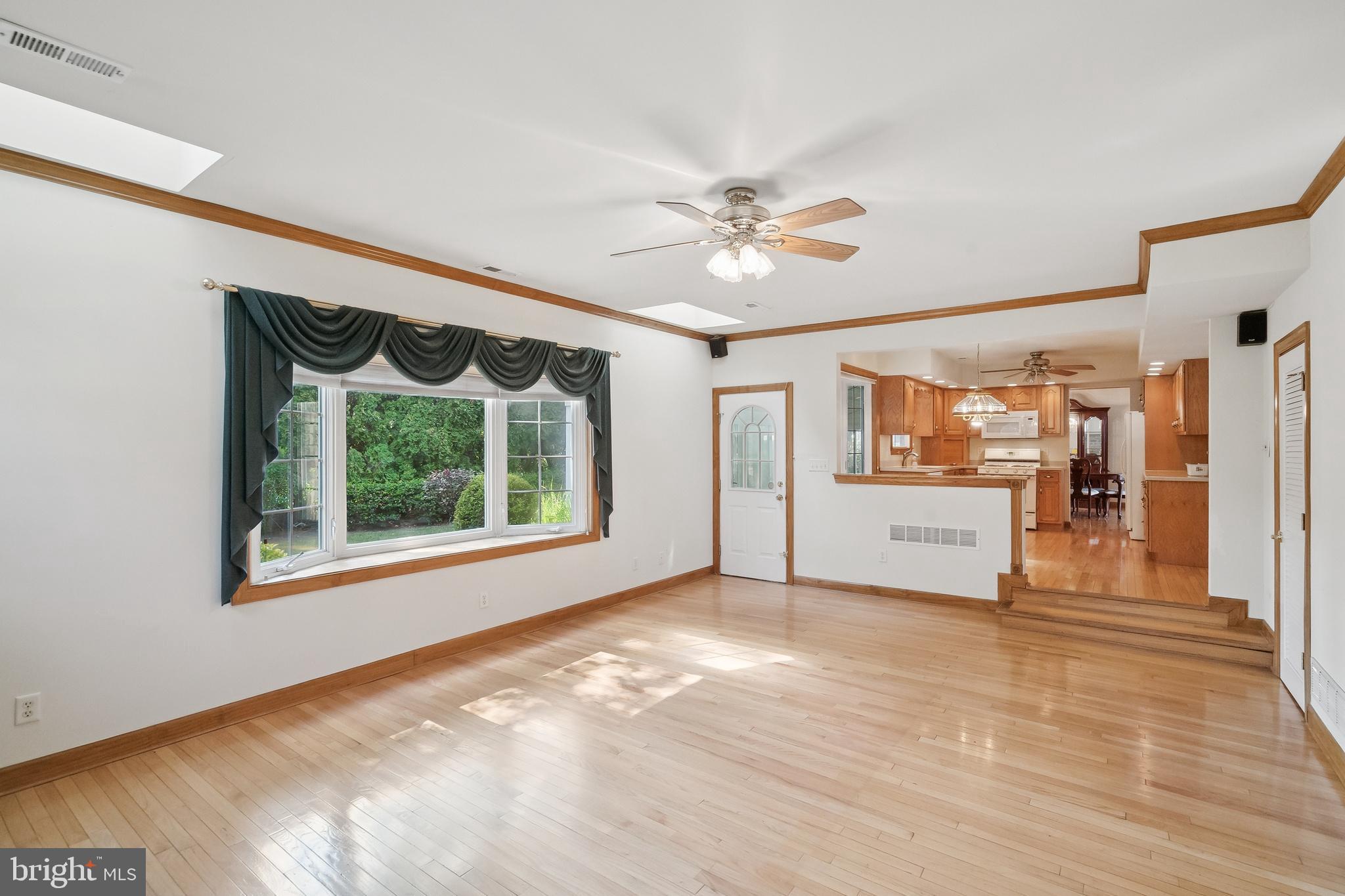 892 Phillips Road Warminster, PA 18974 - Photo 5 of 31 Gallery Image 5