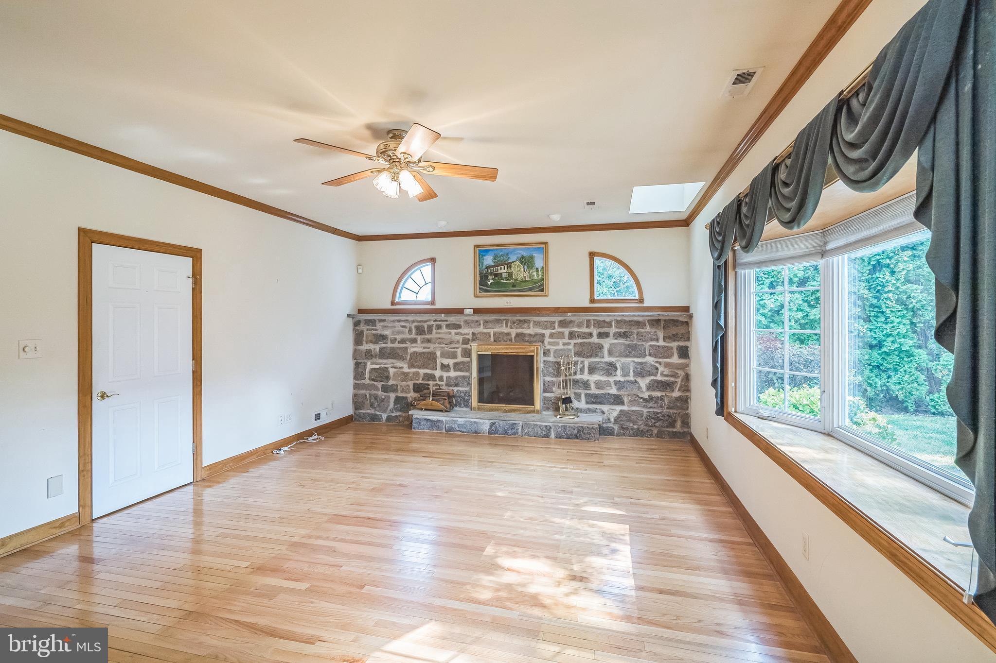 892 Phillips Road Warminster, PA 18974 - Photo 6 of 31 Gallery Image 6