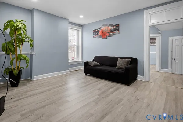 a view of entryway and workspace