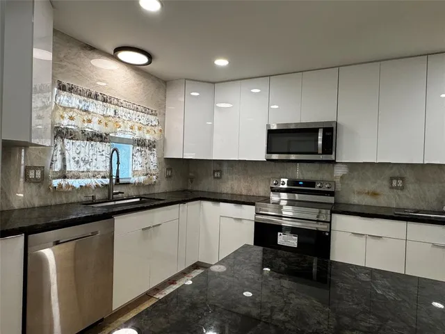 $3,800 | 4250 Northwest 9th Court, Coconut Creek, FL 33066