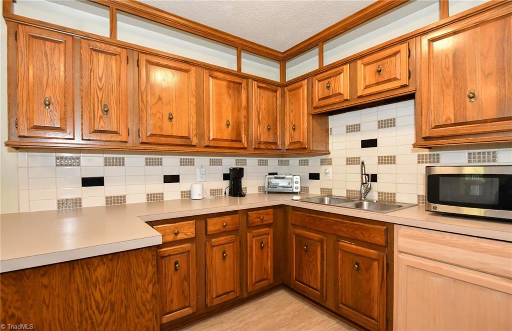 627 Spring Garden Circle High Point, NC 27260 - Photo 13 of 24