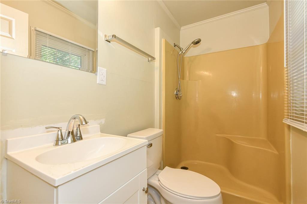 627 Spring Garden Circle High Point, NC 27260 - Photo 19 of 24