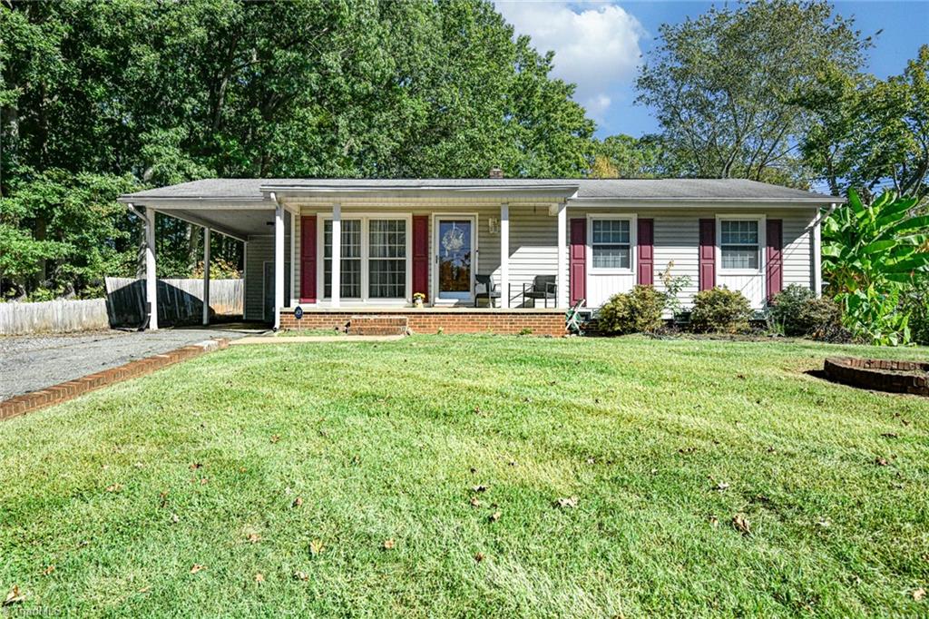 627 Spring Garden Circle High Point, NC 27260 - Photo 2 of 24