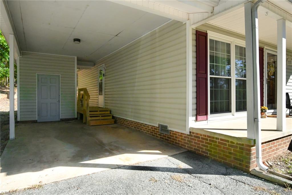 627 Spring Garden Circle High Point, NC 27260 - Photo 4 of 24