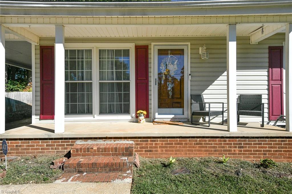 627 Spring Garden Circle High Point, NC 27260 - Photo 5 of 24