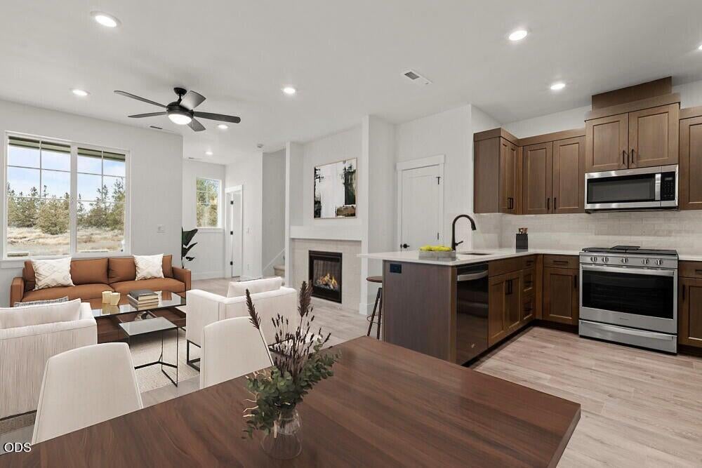 3871 Eagle Road Bend, OR 97701 - Photo 4 of 23 Gallery Image 4
