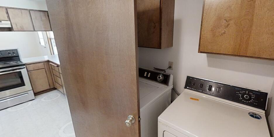 4748 Upper Applegate Road Jacksonville, OR 97530 - Photo 28 of 31 a utility room with dryer and washer