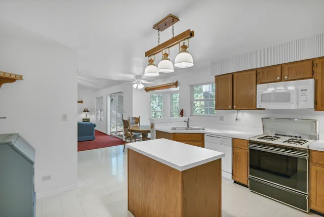 $499,000 | 6 Dartmouth Court, Streamwood, IL 60107