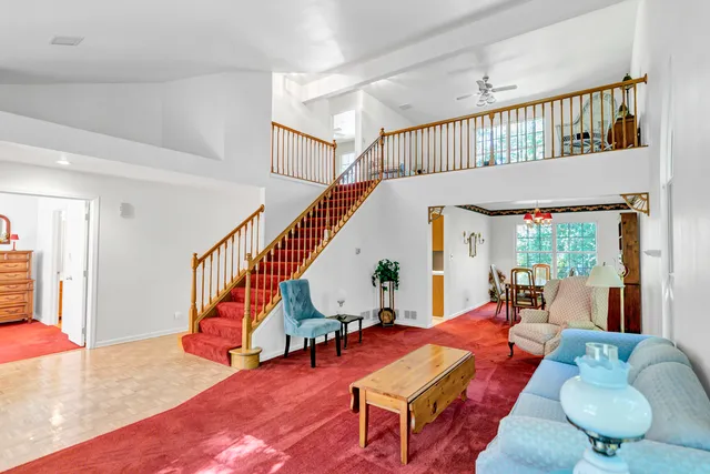 $499,000 | 6 Dartmouth Court, Streamwood, IL 60107