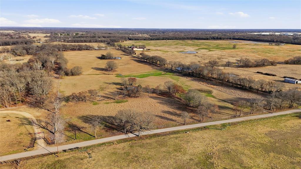 36200 County Line Road Sumner, TX 75486 - Photo 17 of 25 a view of an ocean and beach