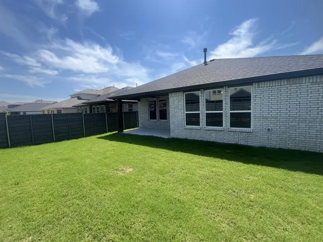 a view of a house with backyard and porch