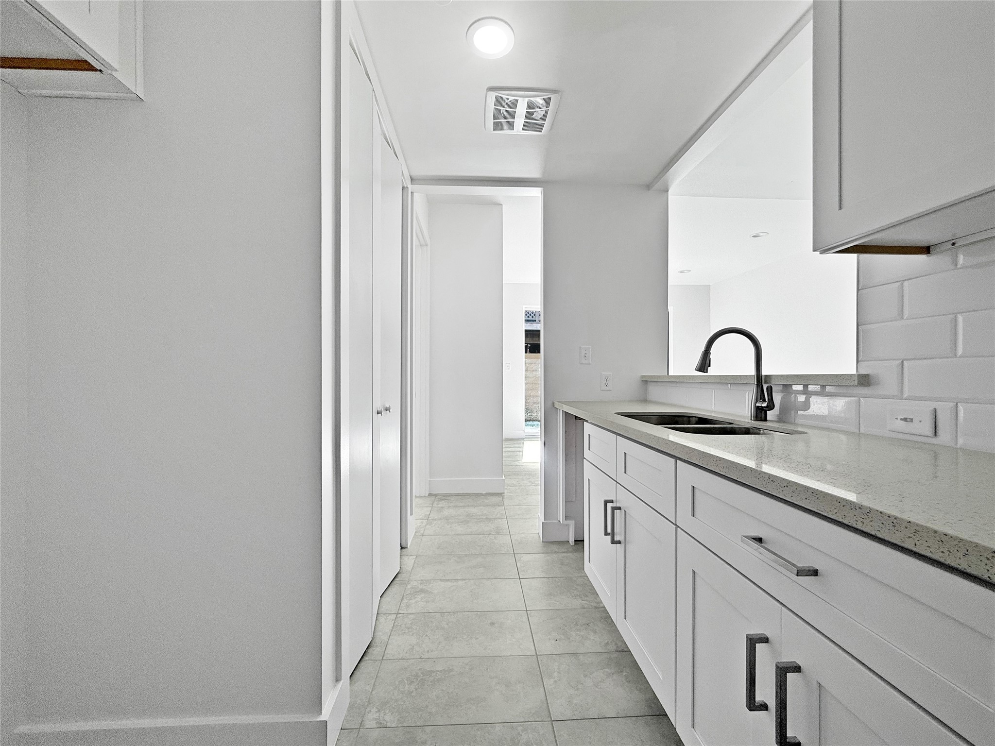 2829 Timmons Lane, Unit 209 Houston, TX 77027 - Photo 17 of 27