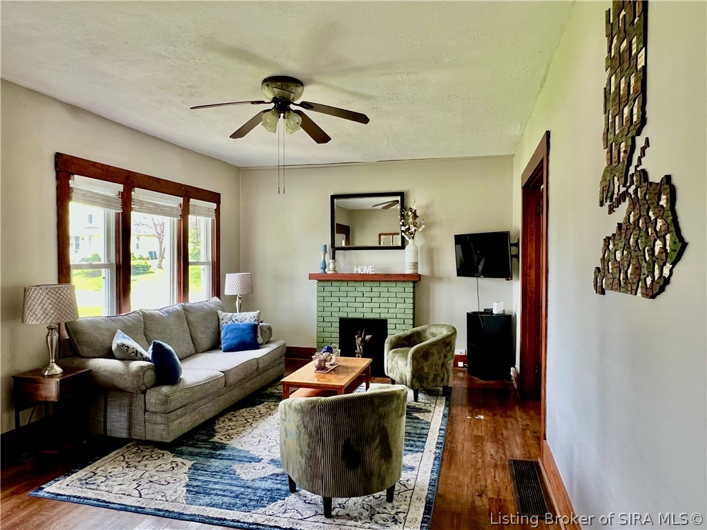 104 South Francke Road Henryville, IN 47126 - Photo 4 of 19 Large Living Room
