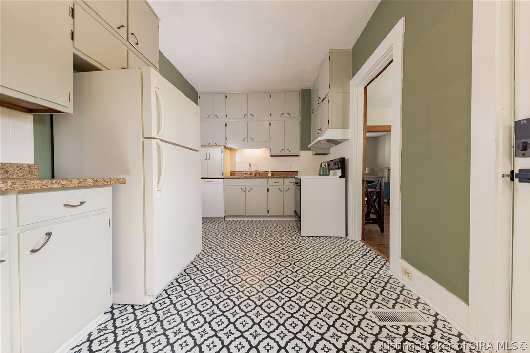 104 South Francke Road Henryville, IN 47126 - Photo 9 of 19 Lots of Cabinets