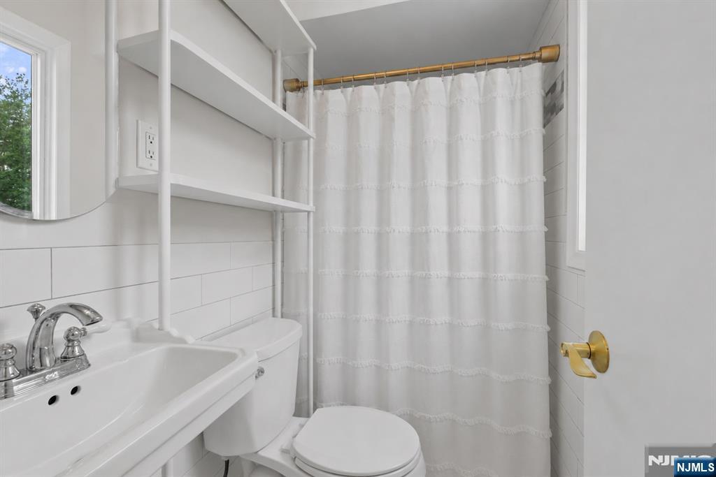 15 Robby Road Little Ferry, NJ 07643 - Photo 12 of 45