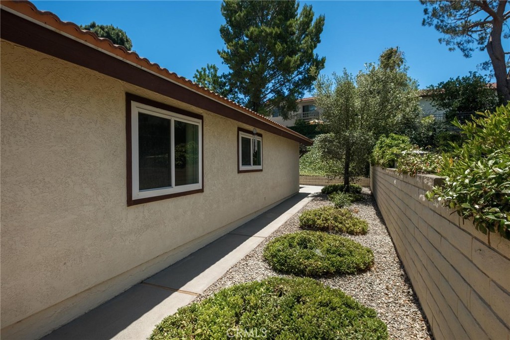 3026 Softwind Way Torrance, CA 90505 - Photo 8 of 36