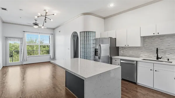 $2,300 | 1441 East Street, Unit 202, Houston, TX 77007