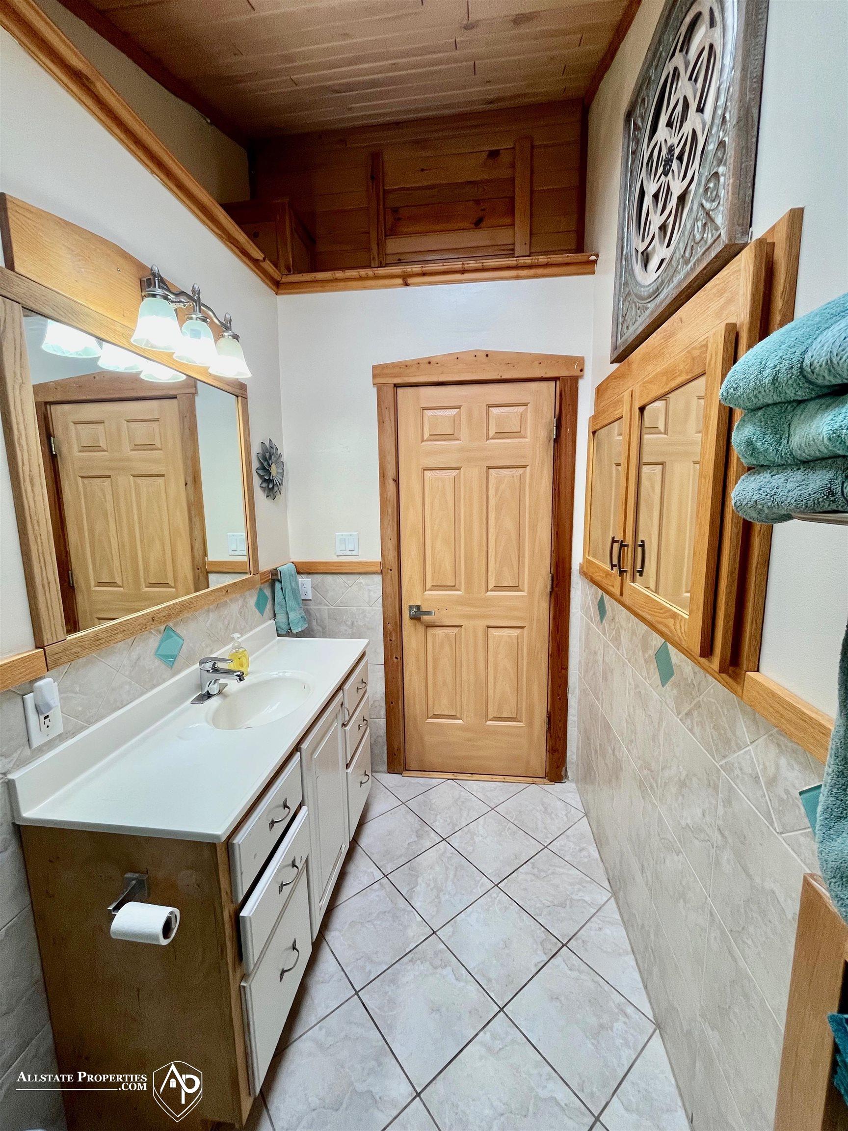 18257 E Road New Lothrop, MI 48460 - Photo 22 of 46 Main Bath
