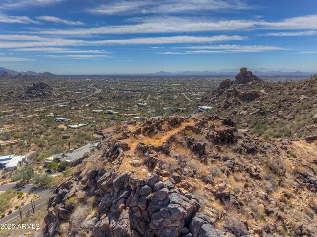 a view of a dry yard