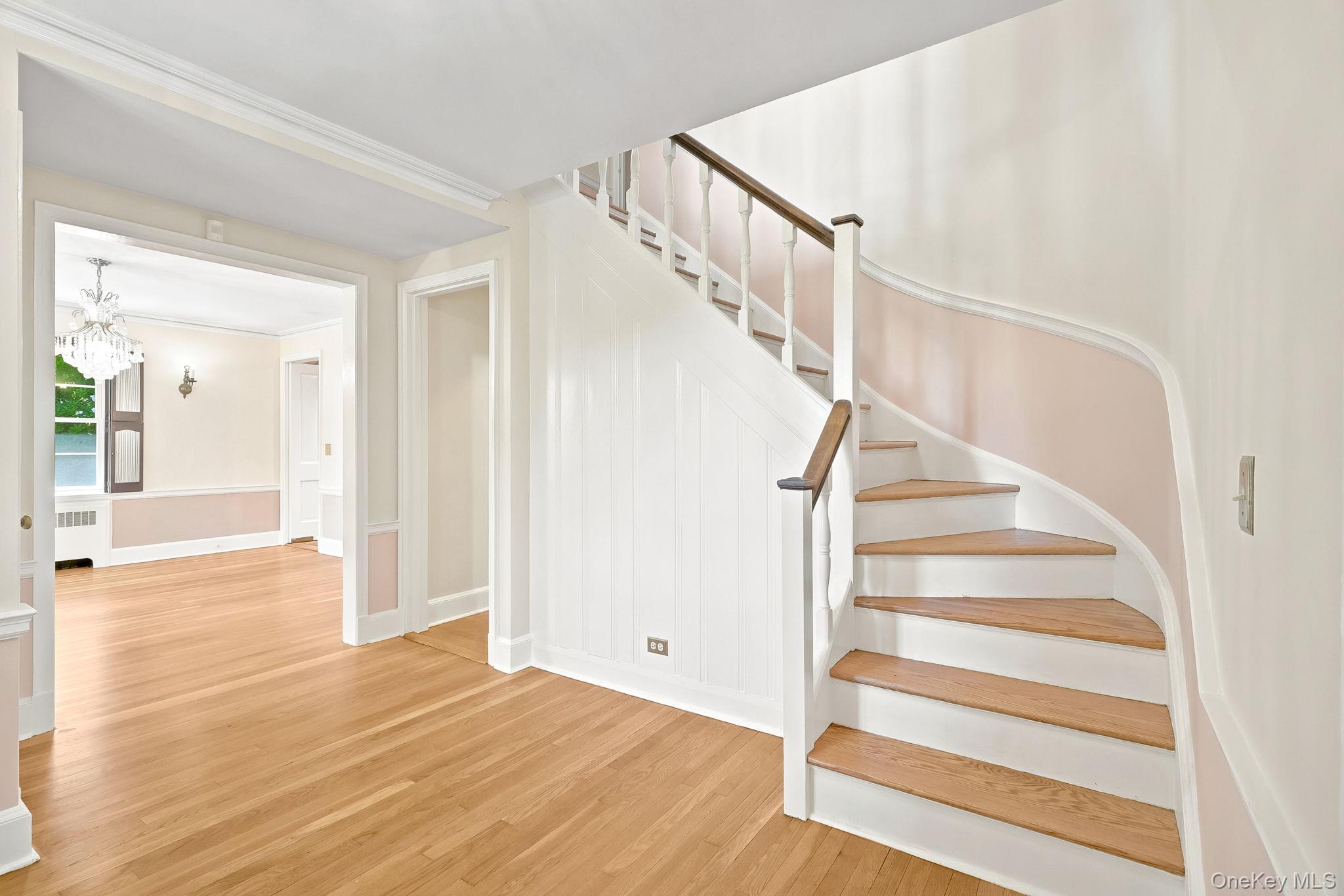 1 Sheridan Road Scarsdale, NY 10583 - Photo 4 of 40 Spacious foyer