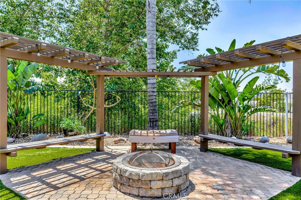 17603 Fan Palm Lane Riverside, CA 92503 - Photo 33 of 53 Firepit