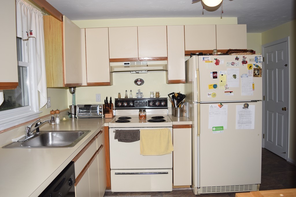 142 Ridge Road, Unit 142 Northborough, MA 01532 - Photo 3 of 16 Gallery Image 3