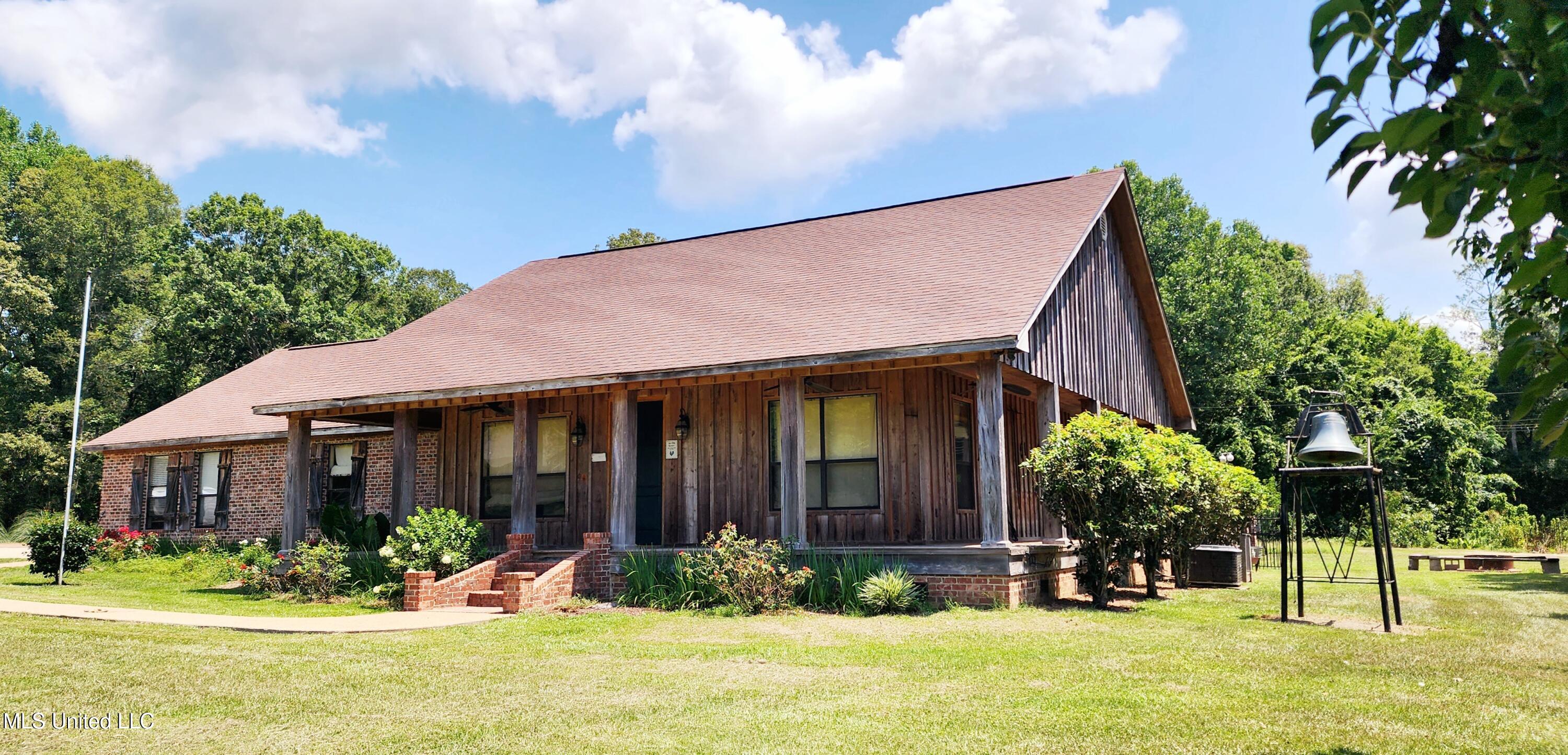 83 Grove Acres Road Natchez, MS 39120 - Photo 3 of 46 20230630_114731