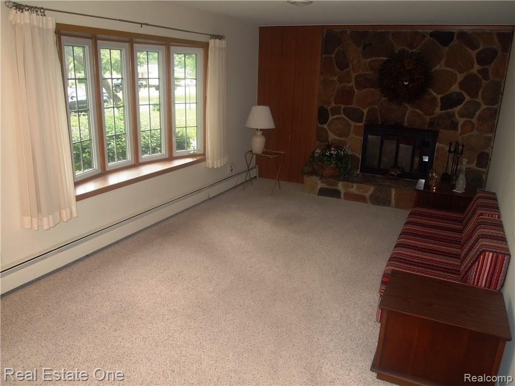 540 West Livingston Road Highland, MI 48357 - Photo 6 of 25 P1016751.JPG