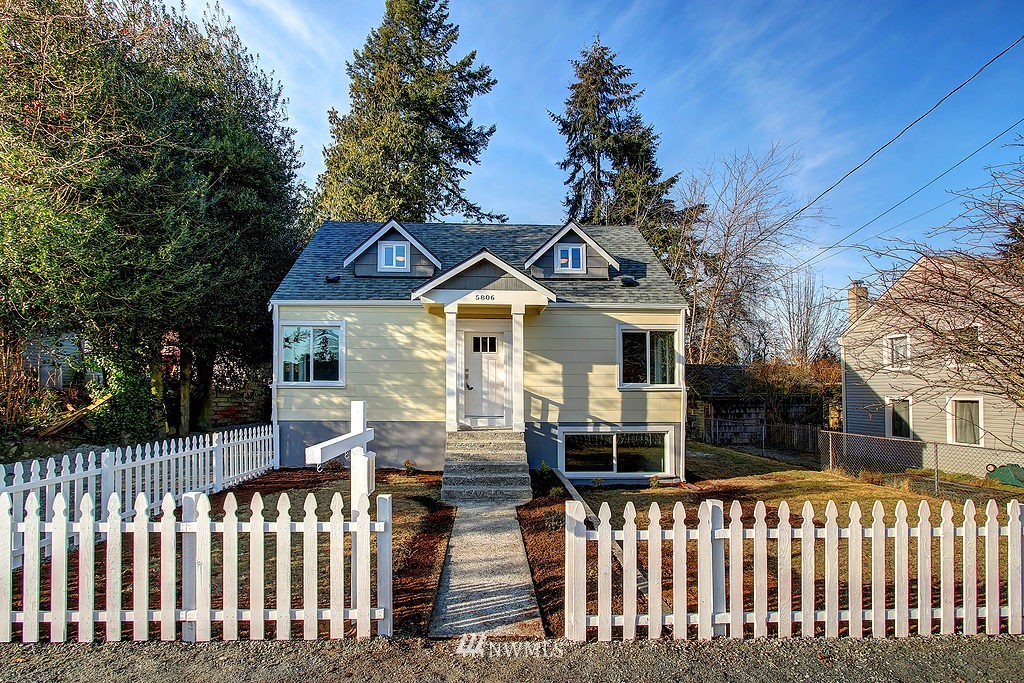 5806 Lowell Road Everett, WA 98203 - Photo 1 of 19