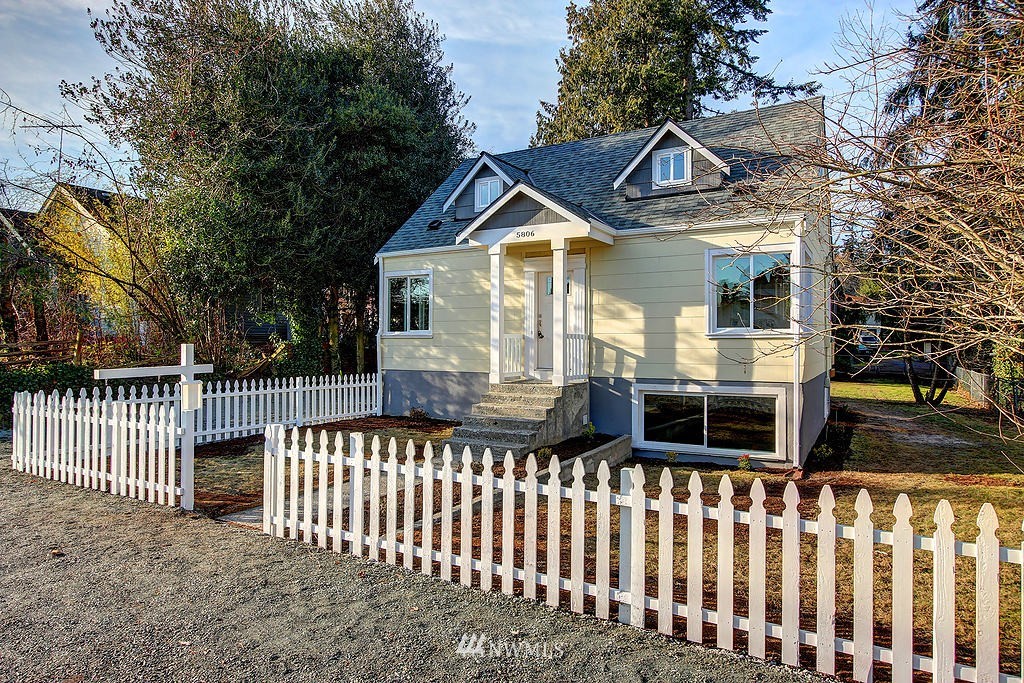 5806 Lowell Road Everett, WA 98203 - Photo 2 of 19