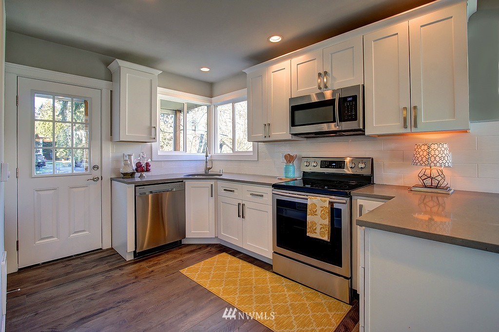 5806 Lowell Road Everett, WA 98203 - Photo 6 of 19