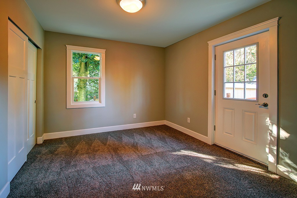 5806 Lowell Road Everett, WA 98203 - Photo 9 of 19