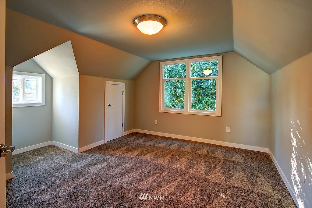 5806 Lowell Road Everett, WA 98203 - Photo 10 of 19