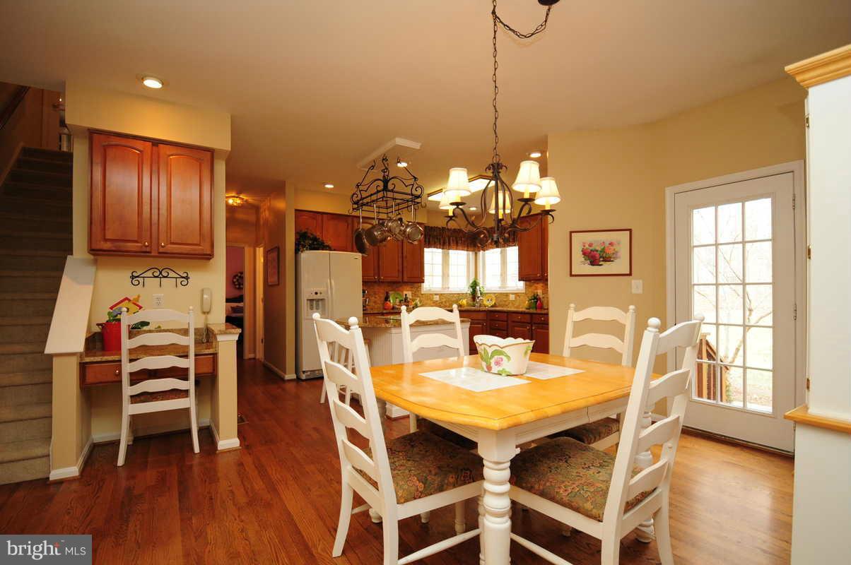 7858 Pembridge Road Manassas, VA 20112 - Photo 8 of 30 Kitchen