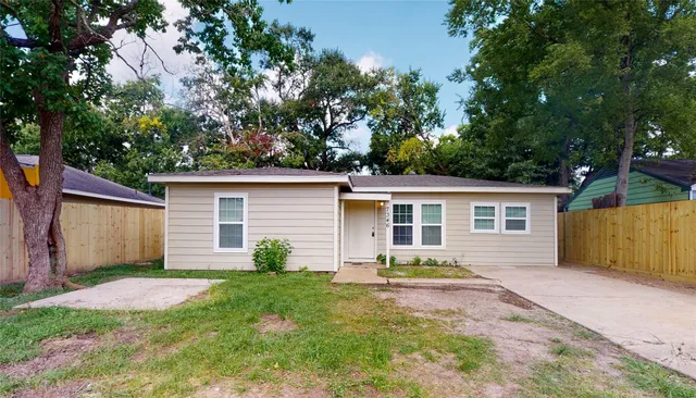 $1,650 | 7346 Iwo Jima Road, Houston, TX 77033