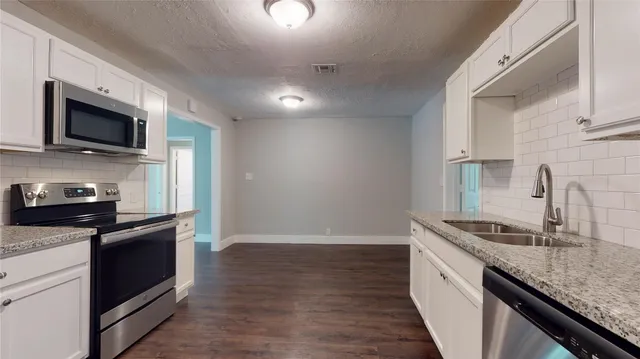 $1,650 | 7346 Iwo Jima Road, Houston, TX 77033