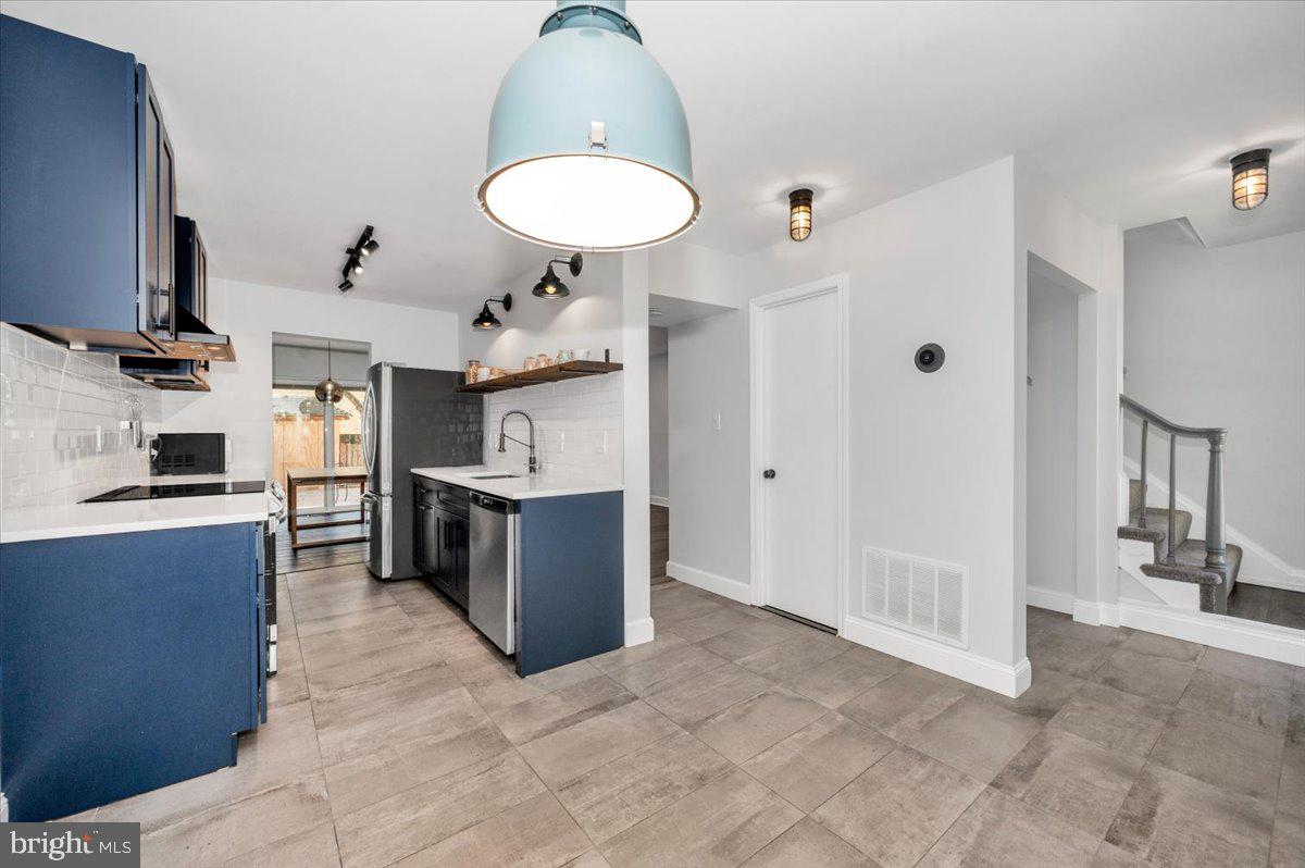 36 Castle Court Gaithersburg, MD 20878 - Photo 12 of 37 Modern kitchen with stylish accents.
