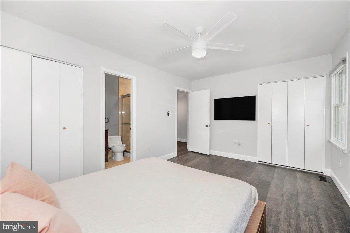 36 Castle Court Gaithersburg, MD 20878 - Photo 19 of 37 Modern serenity in a bright bedroom.