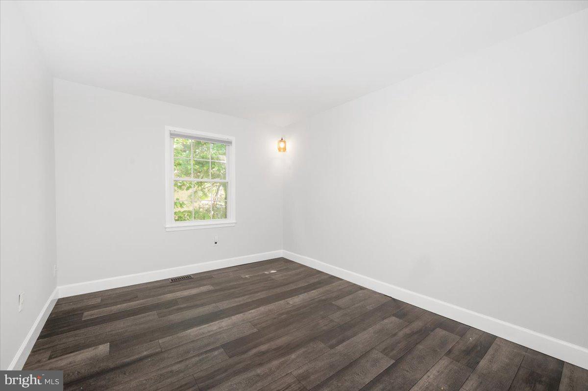 36 Castle Court Gaithersburg, MD 20878 - Photo 21 of 37 Bright and airy blank canvas space.