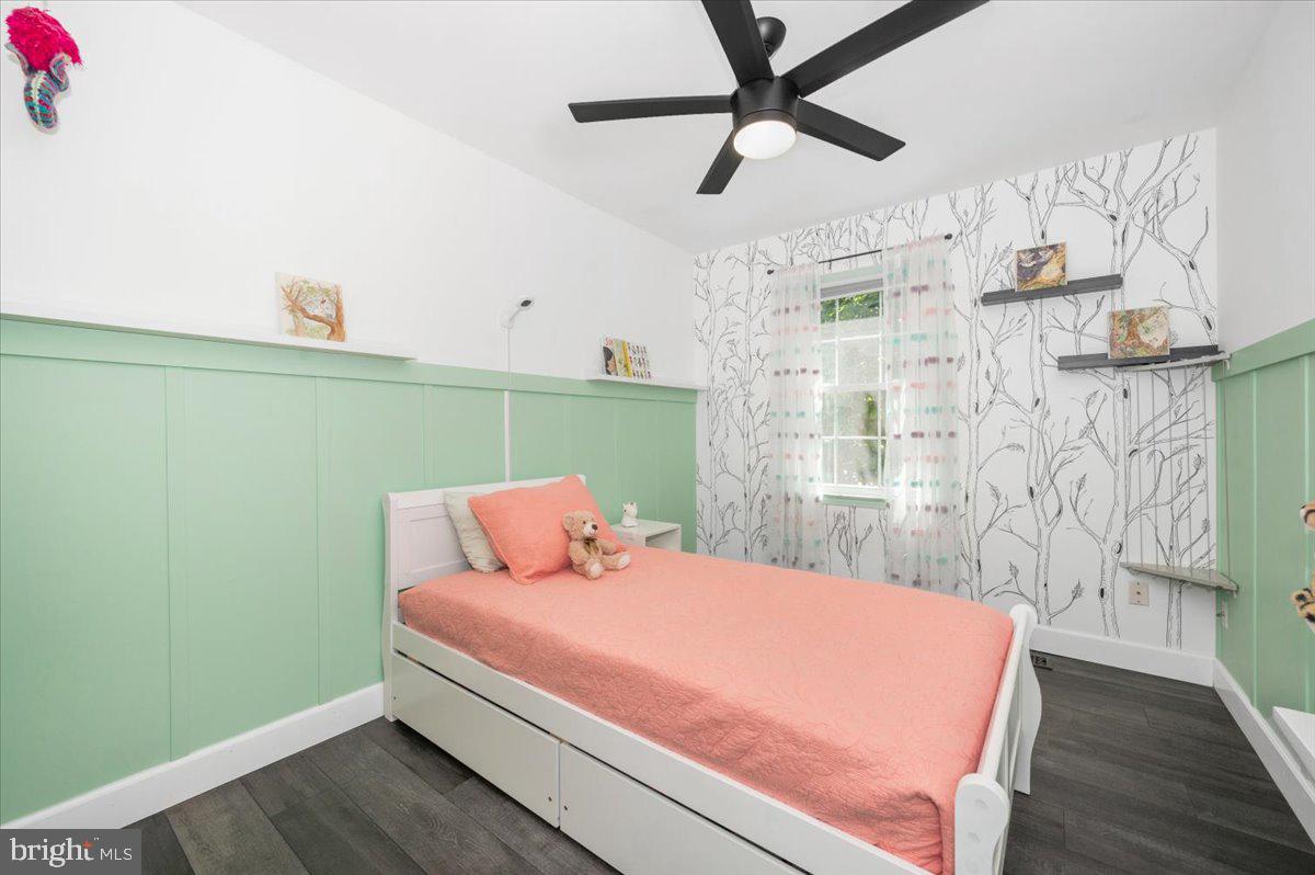 36 Castle Court Gaithersburg, MD 20878 - Photo 23 of 37 Charming pastel bedroom retreat.