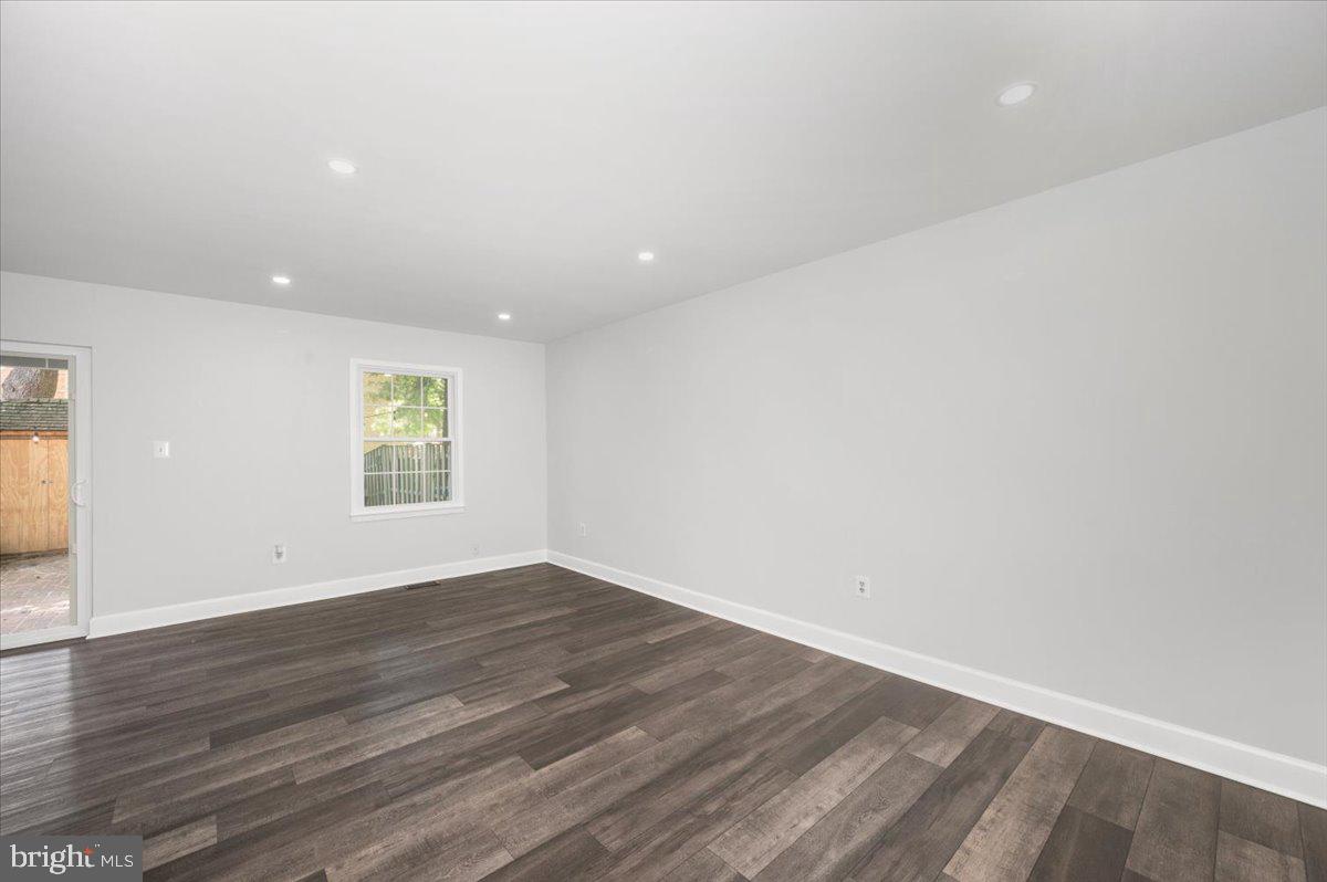 36 Castle Court Gaithersburg, MD 20878 - Photo 3 of 37 Bright and airy open space awaits.