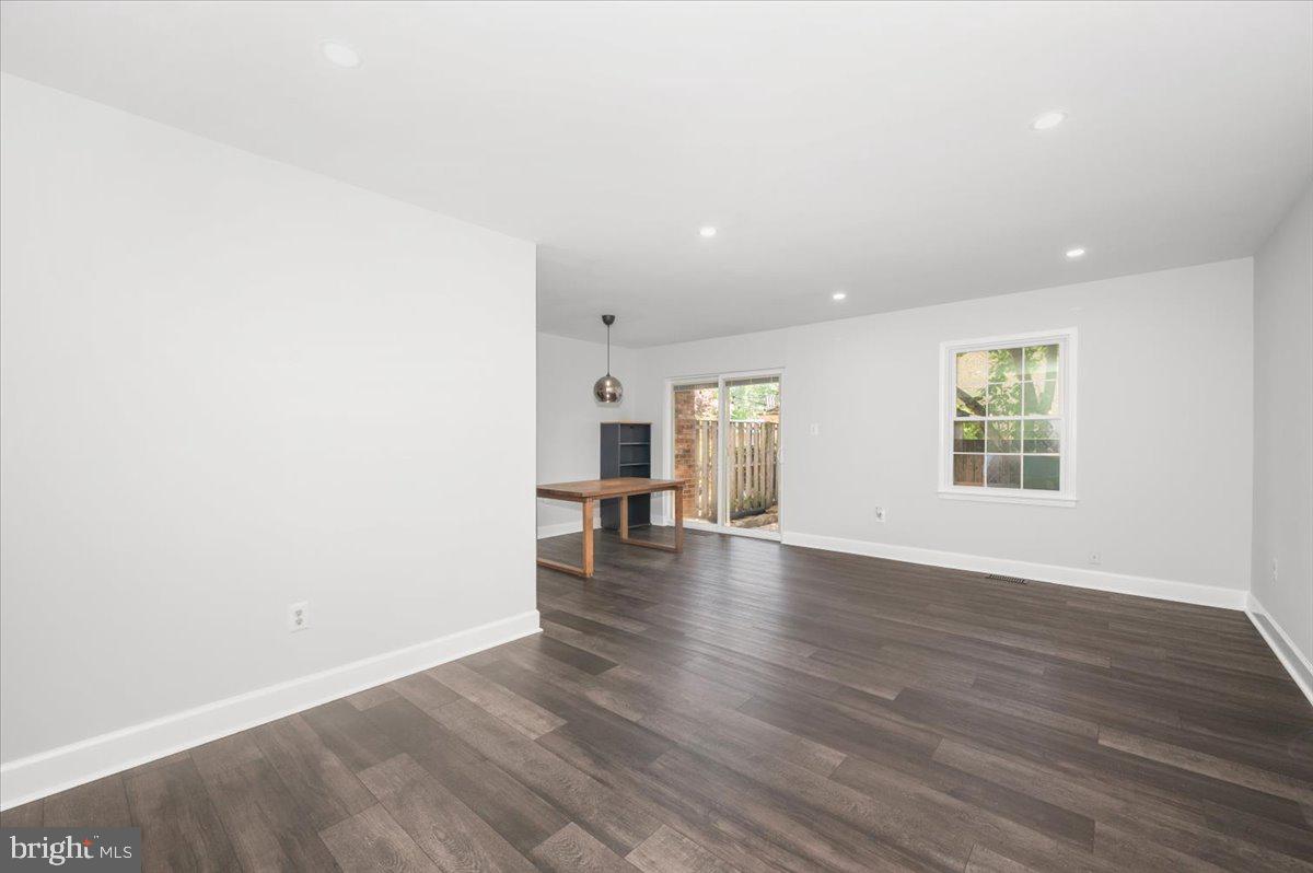 36 Castle Court Gaithersburg, MD 20878 - Photo 4 of 37 Bright and airy open space awaits.