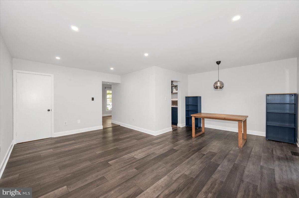 36 Castle Court Gaithersburg, MD 20878 - Photo 6 of 37 Bright, open space with modern charm.