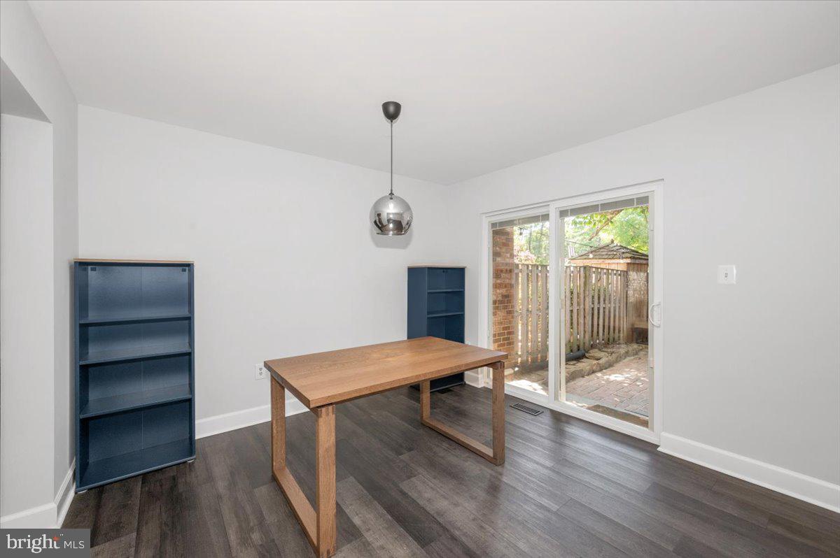 36 Castle Court Gaithersburg, MD 20878 - Photo 7 of 37 Bright and airy versatile space.